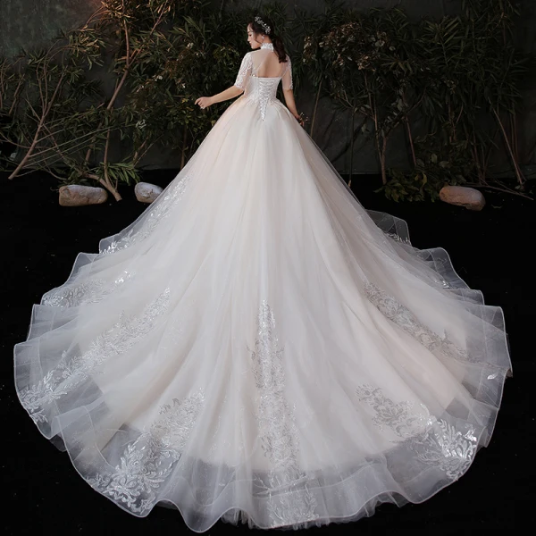 Vintage / Originale Champagne Grande Taille Robe De Mariée 2020 Robe Boule Transparentes Col Haut 1/2 Manches Dos Nu Appliques En Dentelle Glitter Tulle Cathedral Train Volants