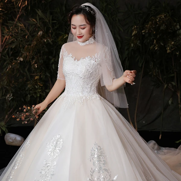 Vintage / Originale Champagne Grande Taille Robe De Mariée 2020 Robe Boule Transparentes Col Haut 1/2 Manches Dos Nu Appliques En Dentelle Glitter Tulle Cathedral Train Volants