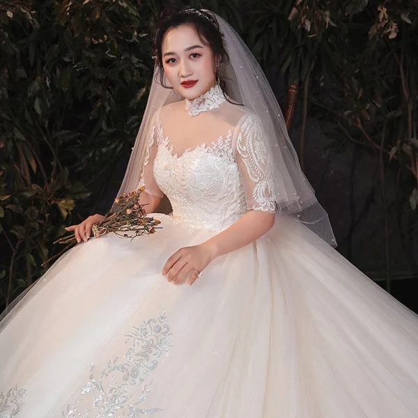 Vintage / Originale Champagne Grande Taille Robe De Mariée 2020 Robe Boule Transparentes Col Haut 1/2 Manches Dos Nu Appliques En Dentelle Glitter Tulle Cathedral Train Volants