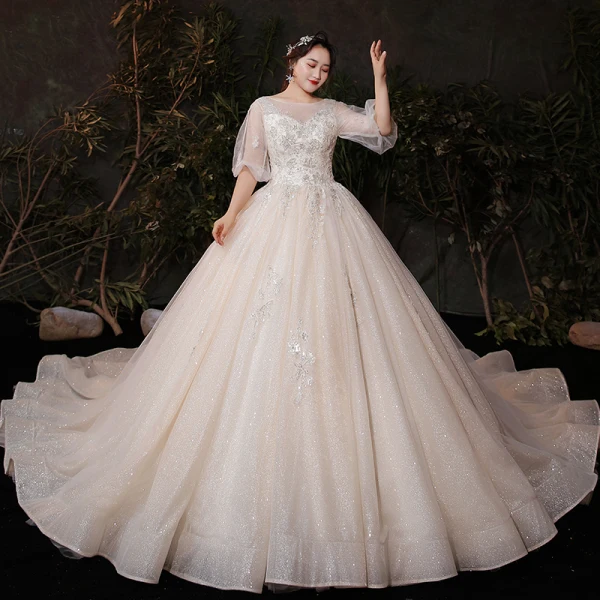 Viktorianischer Stil Champagner Plus Größe Brautkleider / Hochzeitskleider 2020 Ballkleid Durchsichtige Rundhalsausschnitt Geschwollenes 1/2 Ärmel Rückenfreies Applikationen Spitze Perlenstickerei Glanz Tülle Kathedrale Schleppe Rüschen