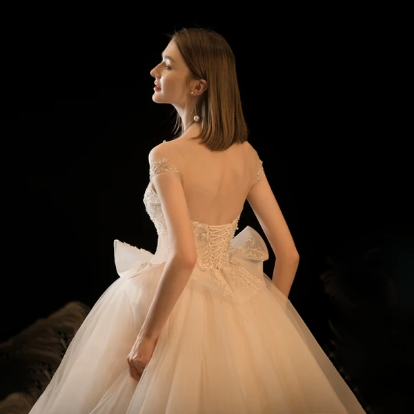 High-end Champagne Brud Bröllopsklänningar 2020 Balklänning Av Axeln Korta ärm Halterneck Appliqués Spets Beading Glittriga / Glitter Tyll Cathedral Train Ruffle