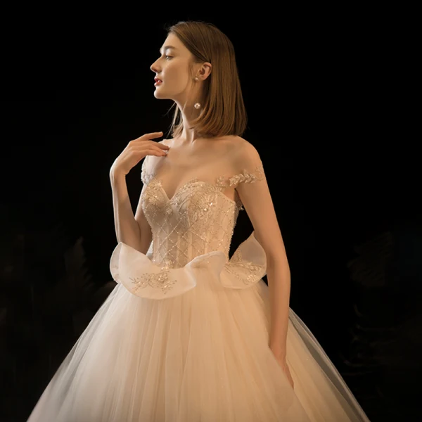High-end Champagne Brud Bröllopsklänningar 2020 Balklänning Av Axeln Korta ärm Halterneck Appliqués Spets Beading Glittriga / Glitter Tyll Cathedral Train Ruffle