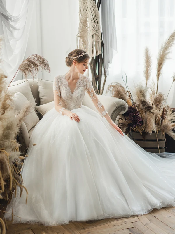 High-end Ivory Bridal Wedding Dresses 2020 Ball Gown V-Neck 3/4 Sleeve Backless Pierced Appliques Lace Sequins Tulle Court Train