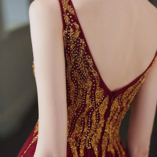 Haut de Gamme Rouge Robe De Bal 2020 Princesse V-Cou Sans Manches Perlage Paillettes Fendue devant Longue Volants Dos Nu Robe De Ceremonie