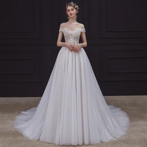 Illusion Champagne Brud Bröllopsklänningar 2020 Prinsessa Genomskinliga Urringning Ärmlös Halterneck Appliqués Spets Beading Domstol Tåg Ruffle