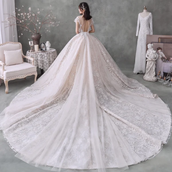 Romantique Champagne La Mariée Robe De Mariée 2020 Robe Boule Transparentes Encolure Carrée Sans Manches Dos Nu Appliques En Dentelle Perlage Glitter Tulle Royal Train