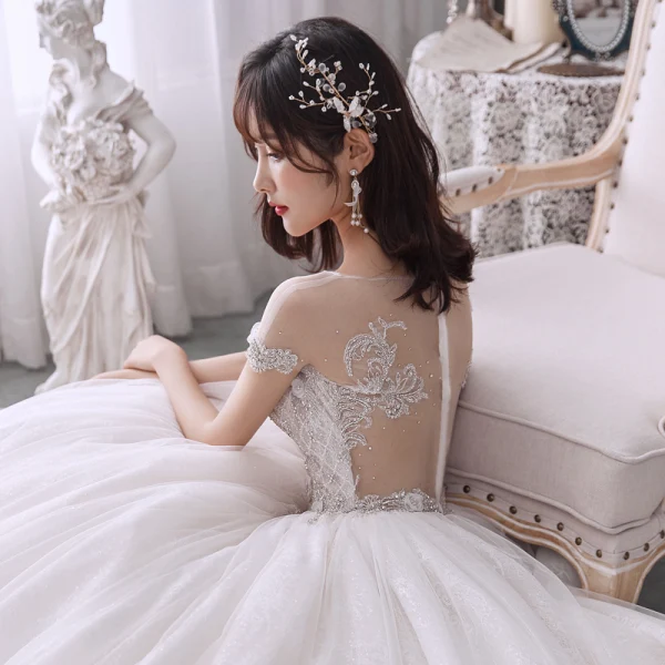 Meilleur Blanche Transparentes La Mariée Robe De Mariée 2020 Robe Boule Encolure Dégagée Manches Courtes Appliques Fleur Perlage Faux Diamant Cathedral Train