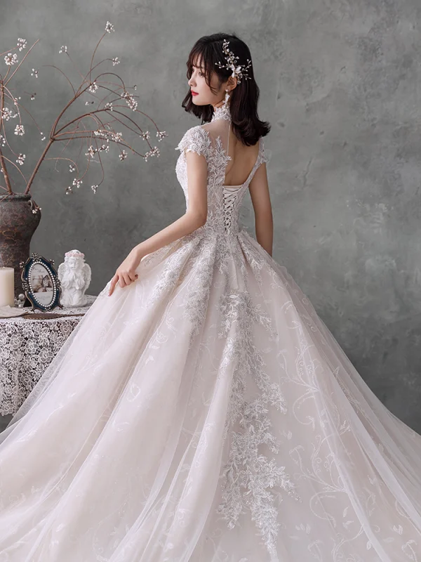 Vintage Champagner Durchsichtige Hochzeits Brautkleider / Hochzeitskleider 2020 Ballkleid Stehkragen Kurze Ärmel Rückenfreies Applikationen Spitze Perlenstickerei Pailletten Kathedrale Schleppe Rüschen