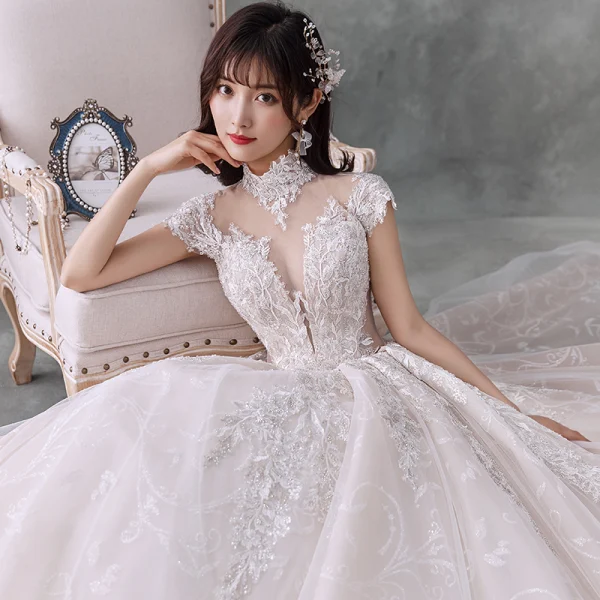 Vintage Champagner Durchsichtige Hochzeits Brautkleider / Hochzeitskleider 2020 Ballkleid Stehkragen Kurze Ärmel Rückenfreies Applikationen Spitze Perlenstickerei Pailletten Kathedrale Schleppe Rüschen