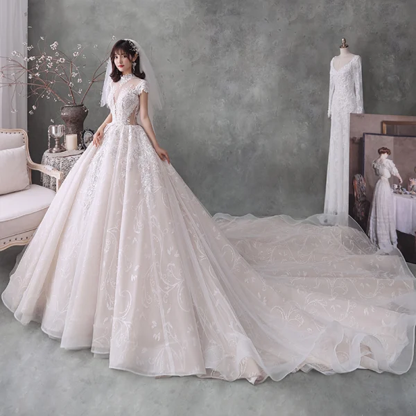 Vintage Champagner Durchsichtige Hochzeits Brautkleider / Hochzeitskleider 2020 Ballkleid Stehkragen Kurze Ärmel Rückenfreies Applikationen Spitze Perlenstickerei Pailletten Kathedrale Schleppe Rüschen