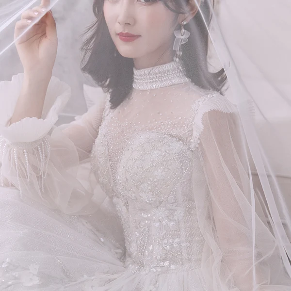 Style Victorien Ivoire La Mariée Robe De Mariée 2020 Robe Boule Transparentes Col Haut Gonflée Manches Longues Dos Nu Appliques En Dentelle Perlage Perle Glitter Tulle Cathedral Train Volants
