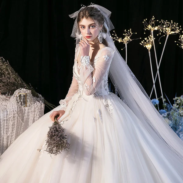 Vintage / Originale Champagne La Mariée Robe De Mariée 2020 Robe Boule Encolure Carrée Gonflée Manches Longues Dos Nu Appliques En Dentelle Paillettes Perlage Train De Balayage Volants