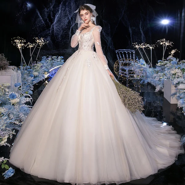 Vintage / Originale Champagne La Mariée Robe De Mariée 2020 Robe Boule Encolure Carrée Gonflée Manches Longues Dos Nu Appliques En Dentelle Paillettes Perlage Train De Balayage Volants