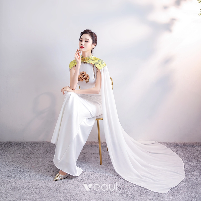 Chinese style White Satin Cheongsam / Qipao With Shawl 2020 Sheath / Fit  High Neck Sleeveless Beading Tassel Embroidered Flower Floor-Length / Long  Formal Dresses