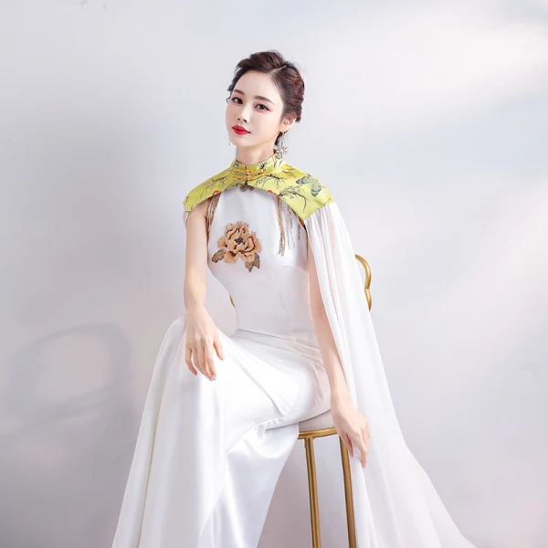 Chinese style White Satin Cheongsam / Qipao With Shawl 2020 Sheath / Fit High Neck Sleeveless Beading Tassel Embroidered Flower Floor-Length / Long Formal Dresses