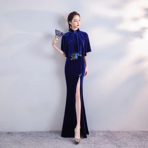 Style Chinois Bleu Roi Velour Cheongsam Avec Châle 2020 Trompette Sirène Col Haut Manches Courtes Appliques Brodé Perlage Fendue Devant Longue Robe De Ceremonie