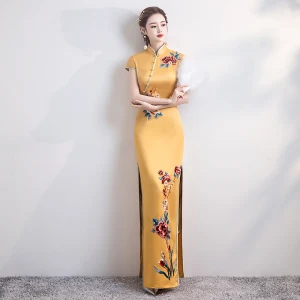 Style Chinois Jaune Satin Cheongsam 2020 Trompette Sirène Col Haut Manches Courtes Appliques Brodé Fendue Devant Longue Robe De Ceremonie