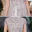 Style Chinois Beige Cheongsam 2020 Gaine / Ajustement Col Haut Manches Courtes Impression Fleur Thé Longueur Robe De Ceremonie