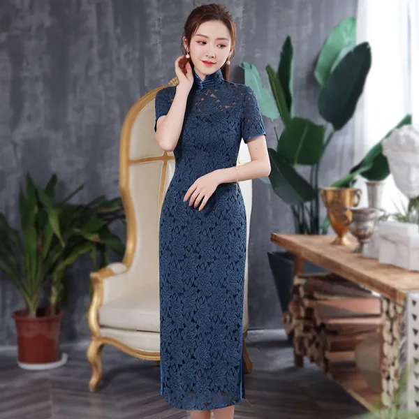 Chinesischer Stil Marineblau Spitze Cheongsam 2020 Stehkragen Kurze Ärmel Wadenlang Festliche Kleider