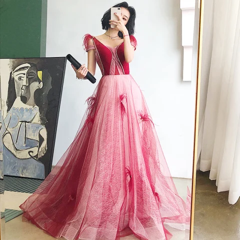 Hermoso Rojo Vestidos de noche 2020 A-Line / Princess V-Cuello Manga Corta Rebordear Glitter Tul Pluma Colas De Barrido Sin Espalda Vestidos Formales