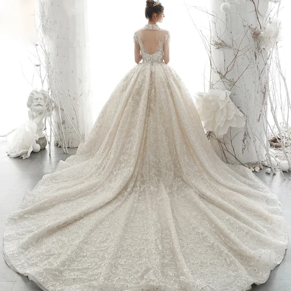 Luxe Champagne Transparentes La Mariée Robe De Mariée 2020 Robe Boule Col Haut 3/4 Manches Dos Nu Appliques En Dentelle Paillettes Perlage Cathedral Train Volants