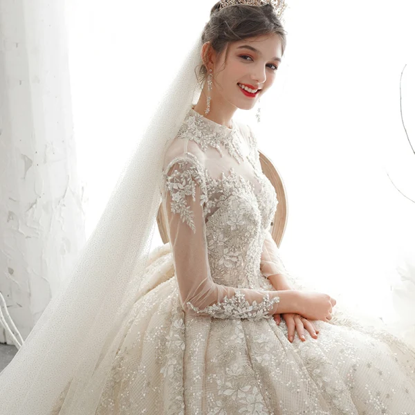 Luxe Champagne Transparentes La Mariée Robe De Mariée 2020 Robe Boule Col Haut 3/4 Manches Dos Nu Appliques En Dentelle Paillettes Perlage Cathedral Train Volants