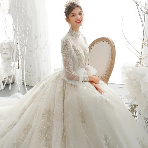 Viktorianischer Stil Champagner Durchsichtige Brautkleider / Hochzeitskleider 2020 Ballkleid Stehkragen Geschwollenes Lange Ärmel Rückenfreies Applikationen Spitze Pailletten Handgefertigt Perlenstickerei Perle Kapelle-Schleppe Rüschen