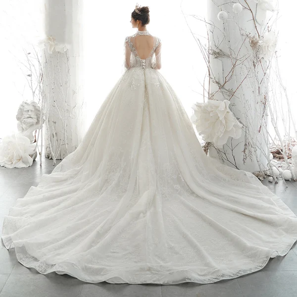 Style Victorien Ivoire Transparentes La Mariée Robe De Mariée 2020 Robe Boule Col Haut Gonflée 3/4 Manches Dos Nu Appliques Paillettes Perlage Cathedral Train Volants