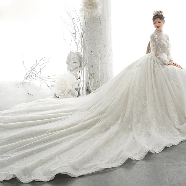 Style Victorien Ivoire Transparentes La Mariée Robe De Mariée 2020 Robe Boule Col Haut Gonflée 3/4 Manches Dos Nu Appliques Paillettes Perlage Cathedral Train Volants