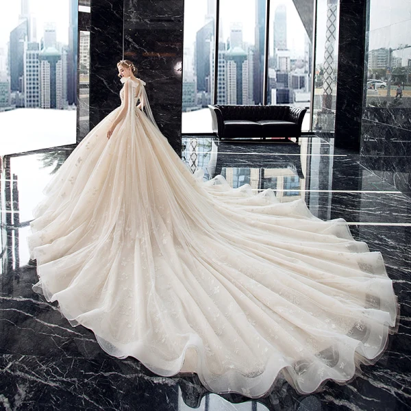 Luxe Champagne La Mariée Robe De Mariée 2020 Robe Boule Transparentes V-Cou Sans Manches Dos Nu Appliques En Dentelle Paillettes Perlage Glitter Tulle Royal Train Volants