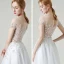 Illusion Weiß Garten / Im Freien Durchsichtige Brautkleider / Hochzeitskleider 2020 A Linie Rundhalsausschnitt Kurze Ärmel Perlenstickerei Pailletten Sweep / Pinsel Zug Rüschen