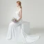 Haut de Gamme Blanche Satin La Mariée Robe De Mariée 2020 Trompette / Sirène V-Cou Sans Manches Dos Nu Appliques En Dentelle Perlage Train De Balayage Volants