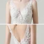 Haut de Gamme Blanche Satin La Mariée Robe De Mariée 2020 Trompette / Sirène V-Cou Sans Manches Dos Nu Appliques En Dentelle Perlage Train De Balayage Volants