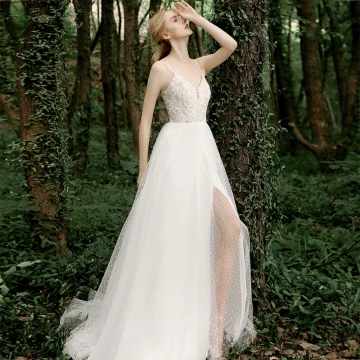 White Outdoor Garden Light Wedding Dresses 2020 A Line Princess Spaghetti Straps Sleeveless Backless Spotted Tulle Appliques Lace Split Front Sweep Train Ruffle