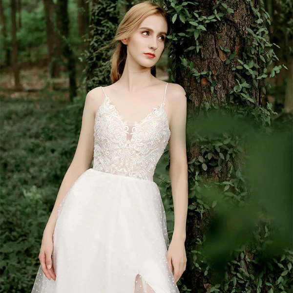 Blanche Jardin / Extérieur Légère Robe De Mariée 2020 Princesse Bretelles Spaghetti Sans Manches Dos Nu Tachetée Tulle Appliques En Dentelle Fendue devant Train De Balayage Volants
