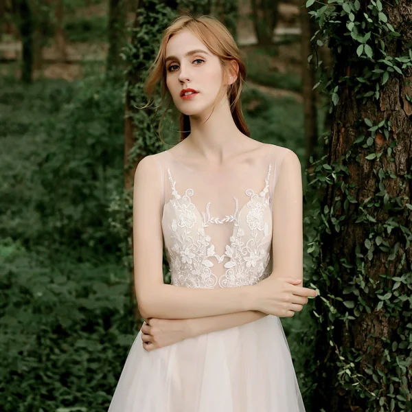 Illusion Champagne Jardin / Extérieur Transparentes Robe De Mariée 2020 Princesse Encolure Dégagée Sans Manches Ceinture Dos Nu Appliques En Dentelle Perlage Train De Balayage Volants