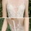 Illusion Champagne Jardin / Extérieur Transparentes Robe De Mariée 2020 Princesse Encolure Dégagée Sans Manches Ceinture Dos Nu Appliques En Dentelle Perlage Train De Balayage Volants