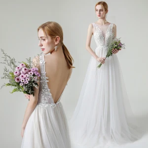 Champagne Jardin Extérieur Légère Robe De Mariée 2020 Princesse Transparentes Col V Profond Sans Manches Dos Nu Appliques En Dentelle Perlage Perle Ceinture Train De Balayage Volants