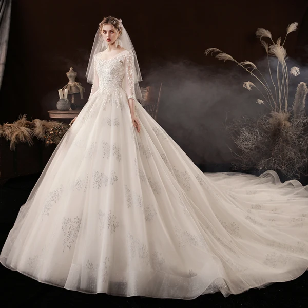 Schöne Champagner Hochzeits Brautkleider / Hochzeitskleider 2020 Ballkleid Durchsichtige V-Ausschnitt 3/4 Ärmel Rückenfreies Applikationen Spitze Perlenstickerei Kathedrale Schleppe Rüschen