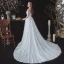 Erschwinglich Garten / Im Freien Weiß Brautkleider / Hochzeitskleider 2020 A Linie Spaghettiträger Ärmellos Rückenfreies Feder Glanz Polyester Stoffgürtel Hof-Schleppe
