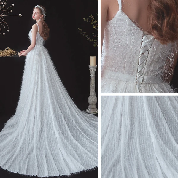 Erschwinglich Garten / Im Freien Weiß Brautkleider / Hochzeitskleider 2020 A Linie Spaghettiträger Ärmellos Rückenfreies Feder Glanz Polyester Stoffgürtel Hof-Schleppe