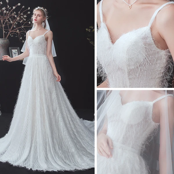 Erschwinglich Garten / Im Freien Weiß Brautkleider / Hochzeitskleider 2020 A Linie Spaghettiträger Ärmellos Rückenfreies Feder Glanz Polyester Stoffgürtel Hof-Schleppe