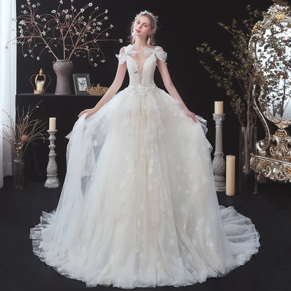Chic / Belle Champagne La Mariée Robe De Mariée 2020 Princesse Transparentes Col v profond Sans Manches Dos Nu Noeud Appliques En Dentelle Perlage Tribunal Train