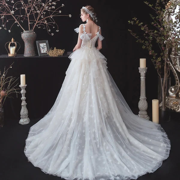 Chic / Belle Champagne La Mariée Robe De Mariée 2020 Princesse Transparentes Col v profond Sans Manches Dos Nu Noeud Appliques En Dentelle Perlage Tribunal Train