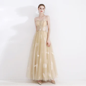 Eleganckie Szampan Sukienki Wieczorowe 2020 Princessa Spaghetti Pasy Bez Rękawów Pióro Aplikacje Z Koronki Szarfa Długie Wzburzyć Bez Pleców Sukienki Wizytowe