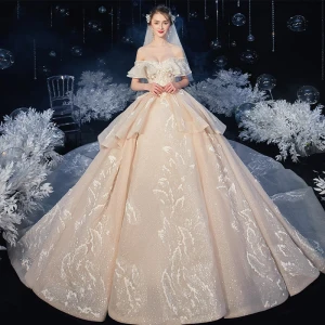 Bäst Champagne Brud Bröllopsklänningar 2020 Balklänning Av Axeln Korta Ärm Halterneck Appliqués Spets Beading Glittriga Glitter Tyll Cathedral Train Ruffle