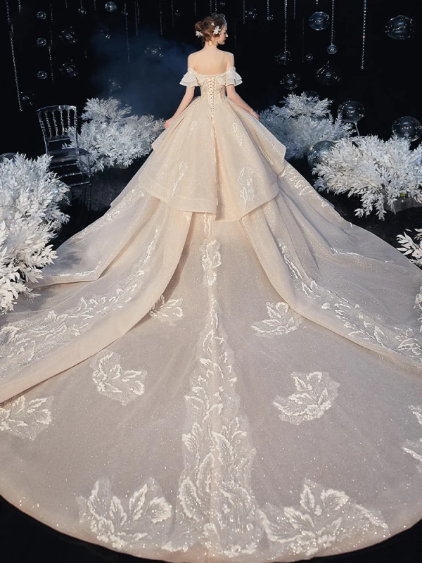 Bäst Champagne Brud Bröllopsklänningar 2020 Balklänning Av Axeln Korta ärm Halterneck Appliqués Spets Beading Glittriga / Glitter Tyll Cathedral Train Ruffle