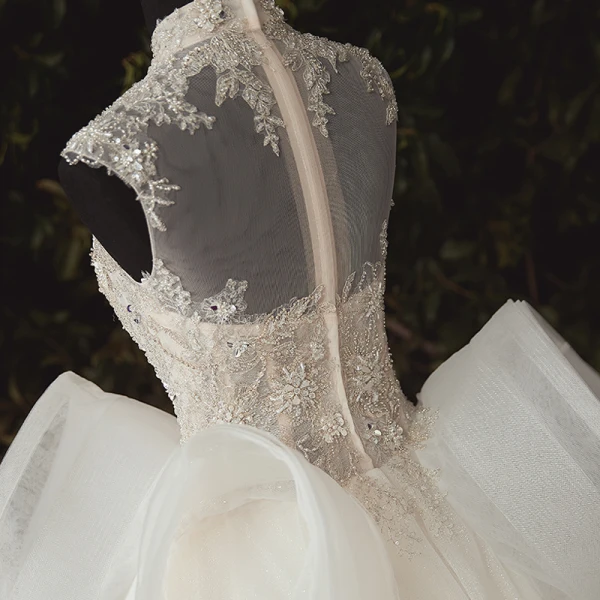 Stunning Ivory Bridal Wedding Dresses 2020 Ball Gown See-through High Neck Sleeveless Appliques Lace Beading Glitter Tulle Chapel Train Ruffle