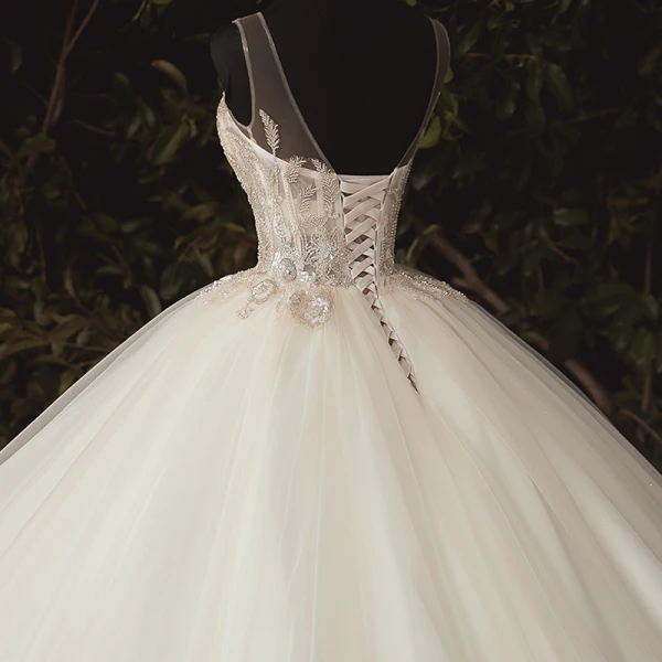 Illusion Ivoire La Mariée Robe De Mariée 2020 Robe Boule Transparentes Encolure Dégagée Sans Manches Dos Nu Appliques Paillettes Perlage Cathedral Train Volants