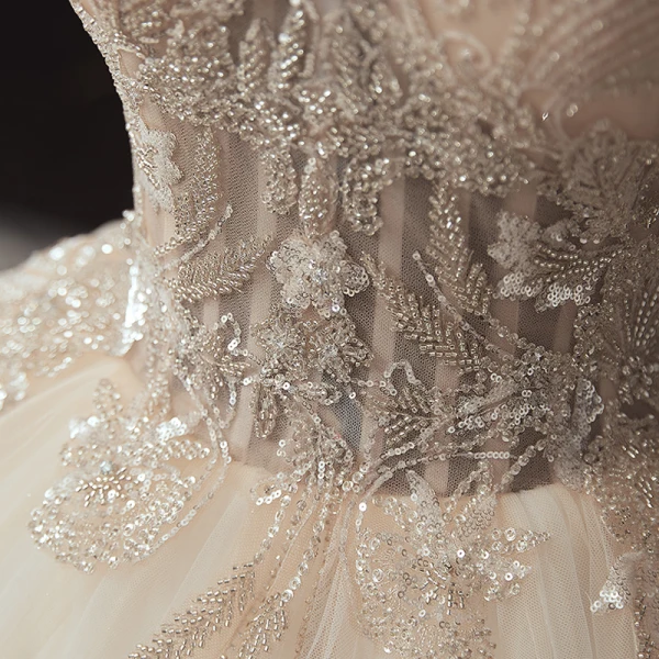 Illusion Ivoire La Mariée Robe De Mariée 2020 Robe Boule Transparentes Encolure Dégagée Sans Manches Dos Nu Appliques Paillettes Perlage Cathedral Train Volants